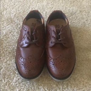 Toddler boys wing tip dress shoes